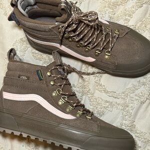 Vans Brown High-Top Boots with Pink Side Stripe (NWT) Womens 8/ men’s 6.5